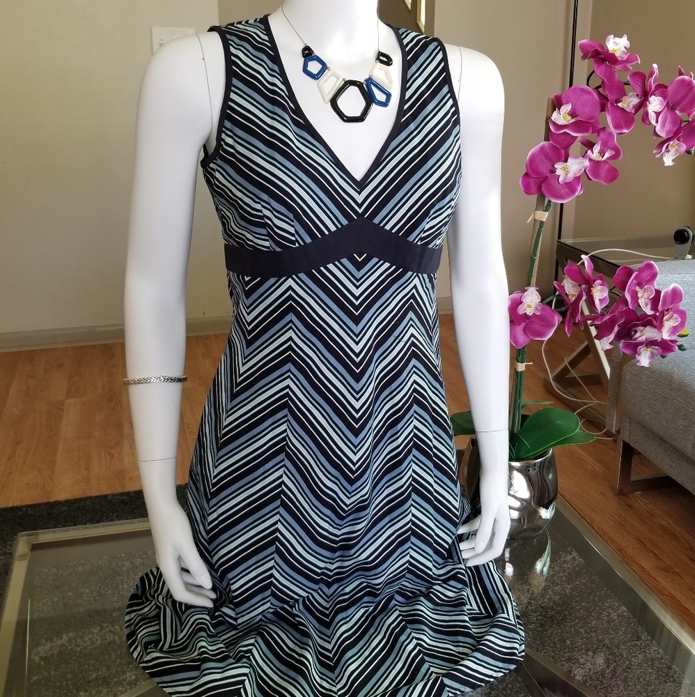 New! Fabulous LOFT V Neck Dress